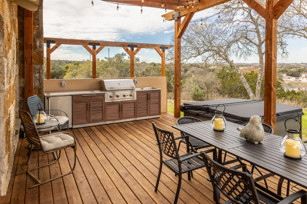 Deck Builder contractor and construction services for a new cedar deck in Boerne.